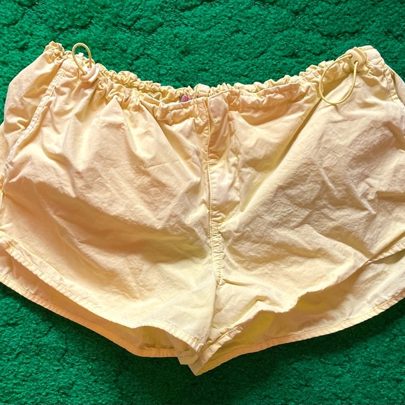 Urban Outfitters bungee hiker shorts - Picture 2 of 4